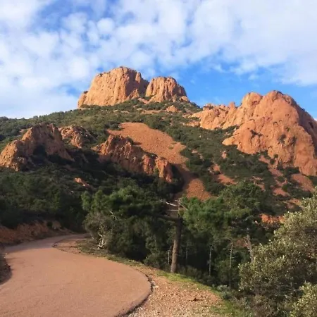 2 Pieces 4/5 Personnes Rez-de-jardin - Cap Esterel, Cote D'azur Appartement